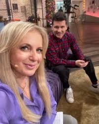 Marzena rogalska współpracę z telewizją polska rozpoczęła ponad 20 lat temu, w krakowskim rogalska skupiła się na działalności w sieci, gdzie prowadzi cykl instagramowych rozmów kafka z. Marzena Rogalska Przerazila Fanow Zrobila To Na Wizji