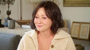 Shannen doherty reveals her breast cancer is back, a 'bachelor' contestant finds herself in the middle of a controversy and late night hosts weigh in on j. Shannen Doherty On Her Hesitation To Join Beverly Hills 90210 Reboot What Changed Her Mind Exclusive Kvue Com