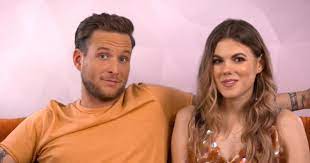 Ha elhangzik csobot adél neve, mindenkinek a stílusosság és a régi idők slágerei jutnak először eszébe. Adel Csobot Annoys The Most He Goes With Him To Bence Divine Domestic Star