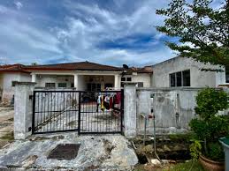 The residents here enjoy many facilities with æon seremban 2 shopping centre, city park, seremban 2's very own lake gardens and comparably less traffic than the town centre.4. Teres 1 Tingkat Untuk Dijual Garden Avenue Seremban 2 Negeri Sembilan Ejen Hartanah Seremban