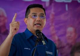 Hamzah berkata, rakaman panggilan telefon itu dibuat tahun lalu dengan pihak istana. Sacrifice Azmin And Hamzah Zainudin In Exchange For Political Truce Muhyiddin Told