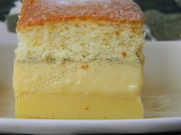 Quando la torta è cotta lasciate raffreddare e mettetela in frigorifero, coprendola con pellicola trasparente, per almeno 2 ore. Abracadabra La Torta Magica Zuccherando