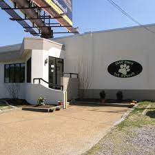 We offer an upscale facility that includes luxury boarding and grooming for your pets. Four Paws Pet Resort