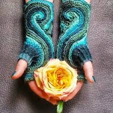 Is free on the website. Knit Fingerless Gloves 16 Free Patterns Stitch And Unwind