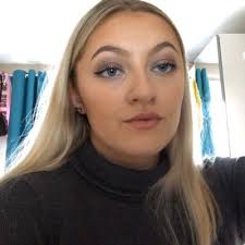 Hollie Tate's Instagram, Twitter & Facebook