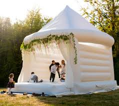 Alle kategorien hüpfburgen (36) hüpfburg zubehör (9) fun food (21) licht und ton (25) mobiliar und zelte (8). Unsere Hochzeits Hupfburg Das Highlight Auf Eurer Hochzeit Ihr Wollt Eurer Hochzeit Outdoor Inflatables Inflatable Bounce House Bouncy Castle For Sale