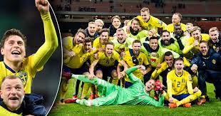 Sverige tröja fotboll 2016,matchtröja manchester united,fotbollsklaeder barnstormers,fotbollstroeja messina,fotbollströja. Har Ar Lackta Bilderna Pa Svenska Vm Trojan Som Nu Tokhanas I England