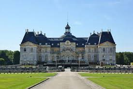 Approach To Chateau De Vaux Le Vicomte 3 Chateau France Chateau France
