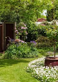 Create A Country Style Garden Garden Styles Front Yard Design Yard Design