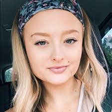 Amy Saar's Instagram, Twitter & Facebook