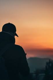 عبر نفحات الن سيم وأريج الأزهار وخيوط الأصيل أرسل شكرا من الأعماق لك Photography Poses For Men Man Photography Golden Hour Photography