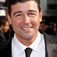 Agent Patrick Denham (played by Kyle Chandler) outfits