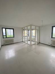 Finde 65 angebote für immobilien zur miete in hohenschönhausen zu bestpreisen, die günstigsten immobilien zu miete ab € 285. 3 Zimmer Wohnung Zu Vermieten Landsberger Allee 219 A 13055 Berlin Alt Hohenschonhausen Hohenschonhausen Mapio Net