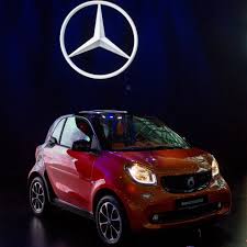 Smart Unveiled The All New 2016 Smart Fortwo At This Year S New York International Auto Show It S Hard To Keep Up With This Smart Car Benz Smart Smart Fortwo