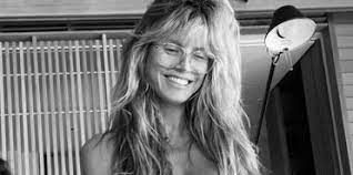 She appeared on the cover of the sports illustrated swimsuit issue in 1998 and was the first german model to become a victoria's secret angel. Qeb7n5il1 70mm