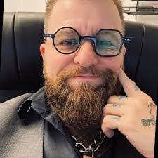 Jake Ross's Instagram, Twitter & Facebook