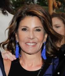 Shelli Ross's Instagram, Twitter & Facebook