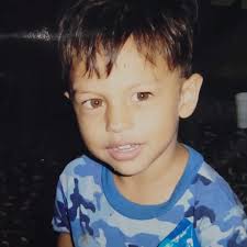 Creando sonrisa, generando alegría y siendo feliz a la vez.  @misterteennicaragua Model 💚💙 Alcides Rueda realiza su proyecto social  compartiendo alegría con los niños del barrio Limonal de la ciudad de  Chinandega. #