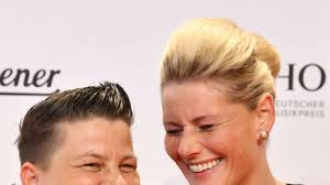 Kerstin ott ist einer pflegefamilie aufgewachsen. Kerstin Ott Privat Deshalb War Der Sangerin Nicht Immer Nach Lachen Zumute News De