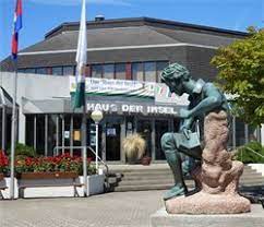 Sie liegen wie die perlen einer kette aufgereiht vor der niedersächsischen nordseeküste. Heinrich Heine Denkmal Am Haus Der Insel Kurtheater Insel Norderney Beste Hotels