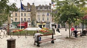 Aujourd'hui fougères est une cité aux vieilles pierres et une agglomération dynamique prête à accueillir l'amateur d'art comme l'homme. Logement Commerce Mobilite Fougeres Veut Redynamiser Son Centre Ville Redon Maville Com