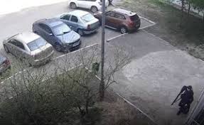 Казань — девять человек погибли во время стрельбы в казанской школе, устроивший стрельбу в казанской школе не был ее учеником. Zoz9w4bqef3lqm