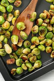 I show you my favorite way to roast them while sharing some other clean & delicious® tips for your kitchen as well. Gerosteter Rosenkohl Aus Dem Ofen Vegane Gesunde Beilage