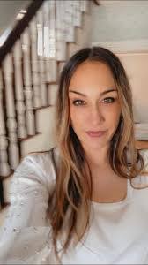 Jennifer Bunting's Instagram, Twitter & Facebook