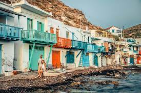 Το hotel portiani βρίσκεται σε βολική τοποθεσία στο λιμάνι του αδάμαντα, στο κέντρο της χώρας της μήλου, συνδυάζοντας εύκολη πρόσβαση στο λιμάνι και στις παραλίες. Mhlos Ola Osa Mporeis Na Kaneis Se 3 Meres Zoudia The Couple Travel Blog
