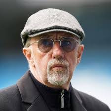 David Bees's Instagram, Twitter & Facebook