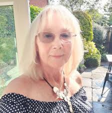 In my previous dolls house, I had it wired up for lighting. However, for my  next one, I've been looking at alternative types of lights and I'm tempted  by the non-wire type.