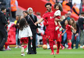 Hợp đồng của Mo Salah: Gia đình cầu thủ chạy cánh của Liverpool hạnh phúc ở Cheshire