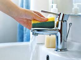 Wasserhahn Entkalken Schnelle Reinigung Ohne Abschrauben Wasserhahn Entkalken Badezimmer Putzen Tipps Badreiniger