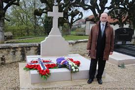 De gaulle est le seul maître du jeu . Photo Colombey Les Deux Eglises Photos Pictures Colombey Les Deux Eglises 52330