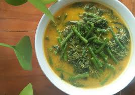 350 gr kacang panjang, potong 4 cm 100 gr kulit buah melinjo tua, buang tangkainya 100 gr tempe, potong 3x1x1 cm 2 sdm minyak goreng, untuk menumis 2 cm lengkuas, memarkan 3 cm jahe, memarkan 2 btg serai. Resep Gulai Daun Ubi Campur Kacang Panjang Yang Enak Best Recipes