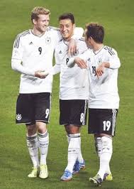 Andre Schurrle Mesut Ozil And Mario Gotze Futbol Soccer Mundial De Futbol Futbol