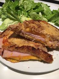 Sandwich Hecho En Pan De Masa Madre Casero Con Jamon Y Queso Con Costra De Parmesano Jamon Y Queso Pan De Masa Madre Casero