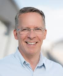 Ele Delgado's Instagram, Twitter & Facebook