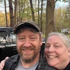 Securing loads to model train cars?