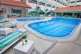 Ada sekitar 15 lebih kolam renang di jakarta yang bisa dipilih untuk dijadikan lokasi berlibur. 6 Kolam Renang Hotel Di Jakarta Yang Dibuka Untuk Umum Roomme