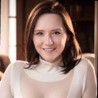 Amanda Valiquette's Instagram, Twitter & Facebook