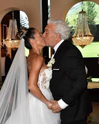 FARÁNDULA ESCÁNDALO EN EL CASAMIENTO DE COCO SILY: EL INGRESO DE IÚDICA QUE  DESATÓ TENSIONES ENTRE LOS INVITADOS El casamiento de Coco Sily y Chimi  Meza reunió a una gran cantidad de