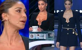 Desigual vestito neronapapijri taglia sreggiseno taglia 1taglia s pantalonivestito nerovestito nero donnavestito nero guessvestito oggi alle 00:52. A Tu Si Que Vales Belen Rodriguez Copia Elodie Look Da Vip