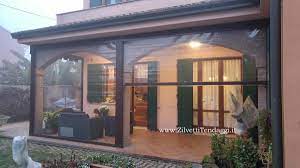 Con questo tipo di coperture si può coprire l'area tra due fabbricati esistenti, per garantire un collegamento coperto. Chiusure Laterali Per Portici E Tettoie Zilvetti Tendaggi Di Zilvetti Alberto C S N C