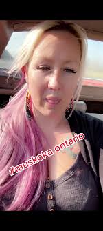 Shannon Lamont's Instagram, Twitter & Facebook