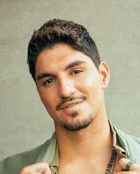 Carbono Uomo #16 by carbonoeditora