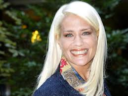 Clamoroso a Belve: l'ufficiale giudiziario da Heather Parisi. Cosa è  successo