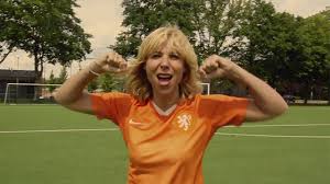 Na veel onderzoek, veel gepraat en veel geld roept topman eric rubbe aanvoerders virgil van dijk en sari van veenendaal bijeen om ze het nieuwe logo. Claudia De Breij Zie Die Leeuwinnen Youtube