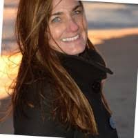 Elizabeth Litchfield's Instagram, Twitter & Facebook