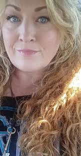 Trish Hayes's Instagram, Twitter & Facebook